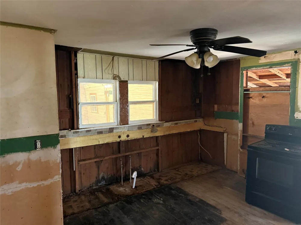 2410 Holly Street Waller, TX 77484