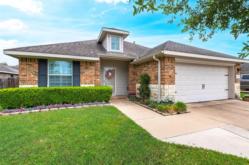 4045 Basswood Drive Dickinson, TX 77539