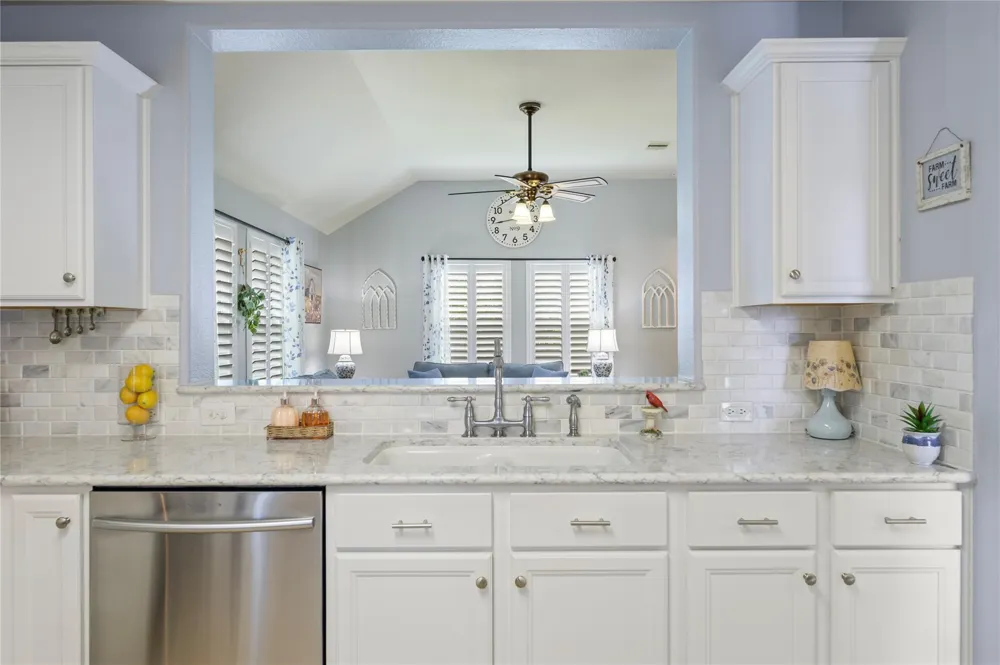 4045 Basswood Drive Dickinson, TX 77539
