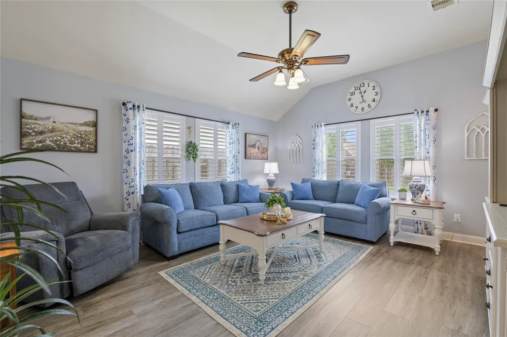 4045 Basswood Drive Dickinson, TX 77539