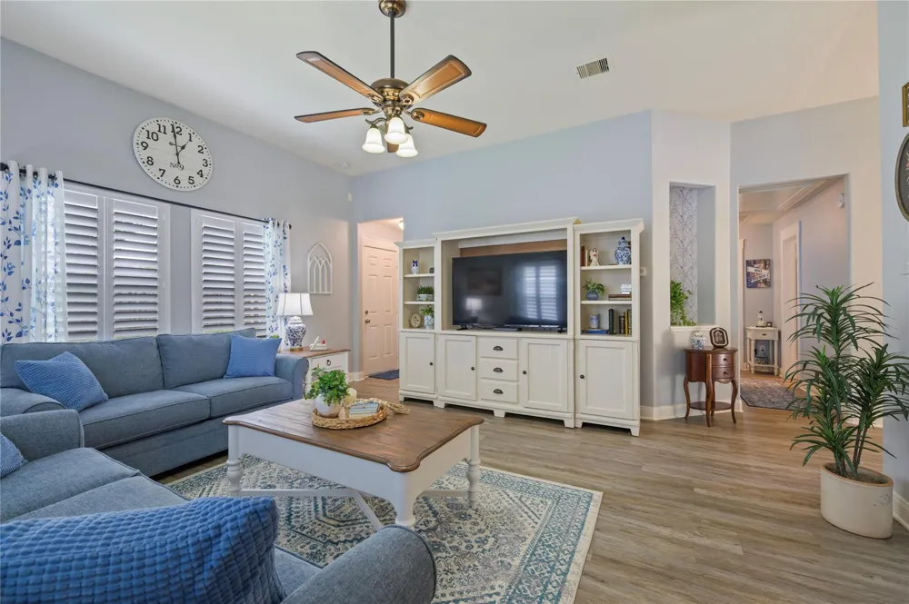 4045 Basswood Drive Dickinson, TX 77539