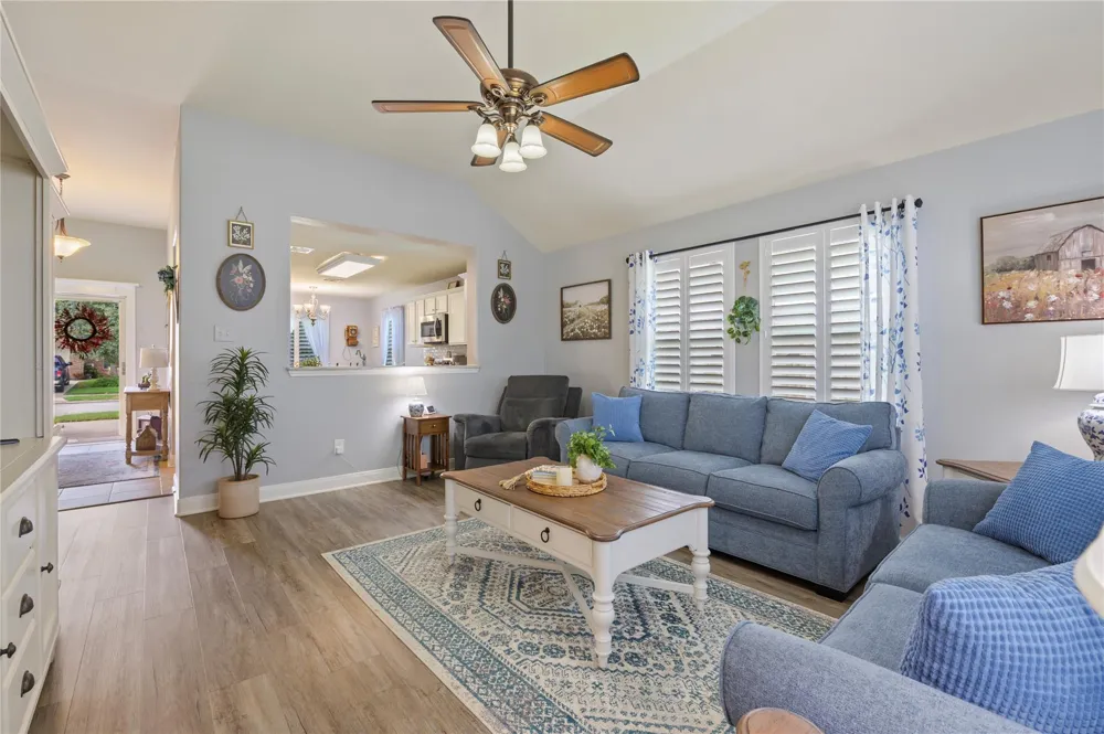 4045 Basswood Drive Dickinson, TX 77539