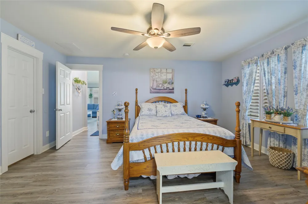 4045 Basswood Drive Dickinson, TX 77539