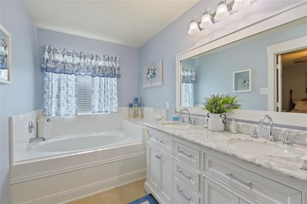 4045 Basswood Drive Dickinson, TX 77539