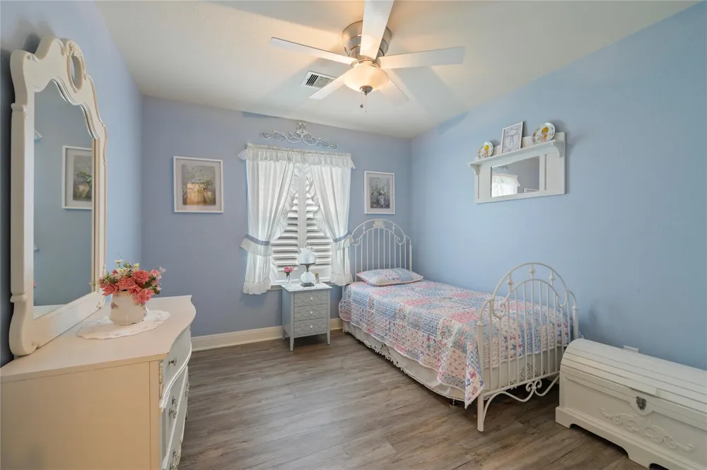 4045 Basswood Drive Dickinson, TX 77539