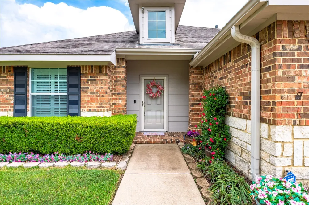 4045 Basswood Drive Dickinson, TX 77539