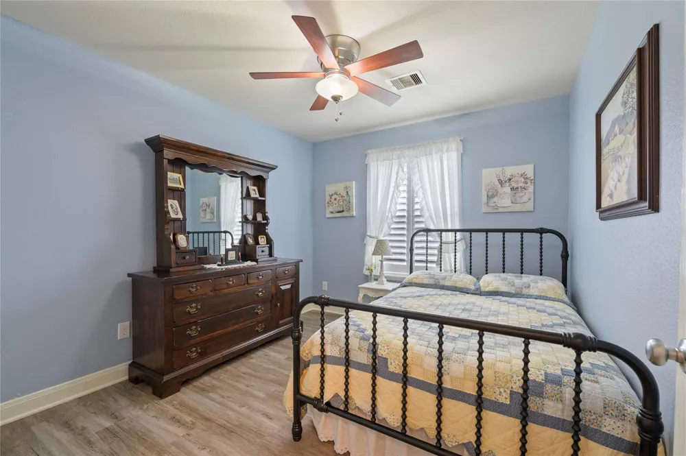4045 Basswood Drive Dickinson, TX 77539