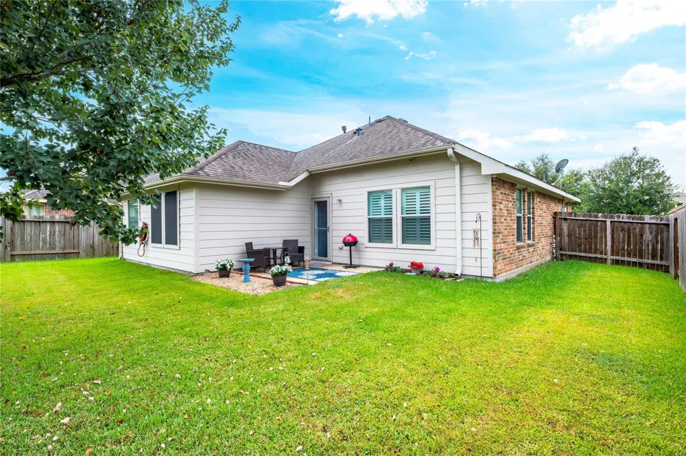 4045 Basswood Drive Dickinson, TX 77539