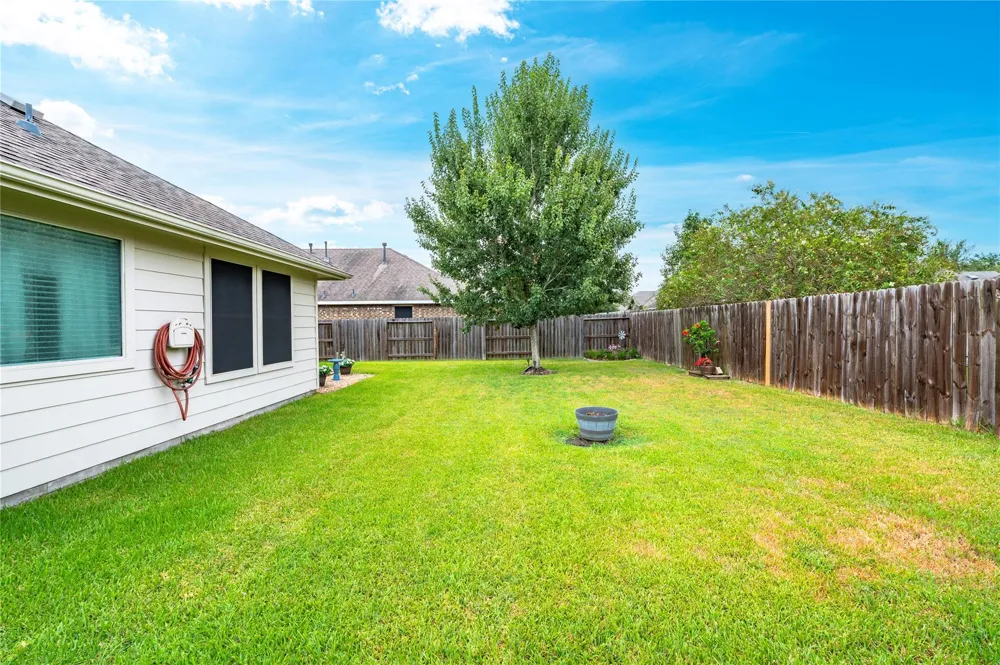 4045 Basswood Drive Dickinson, TX 77539