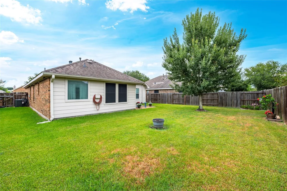 4045 Basswood Drive Dickinson, TX 77539