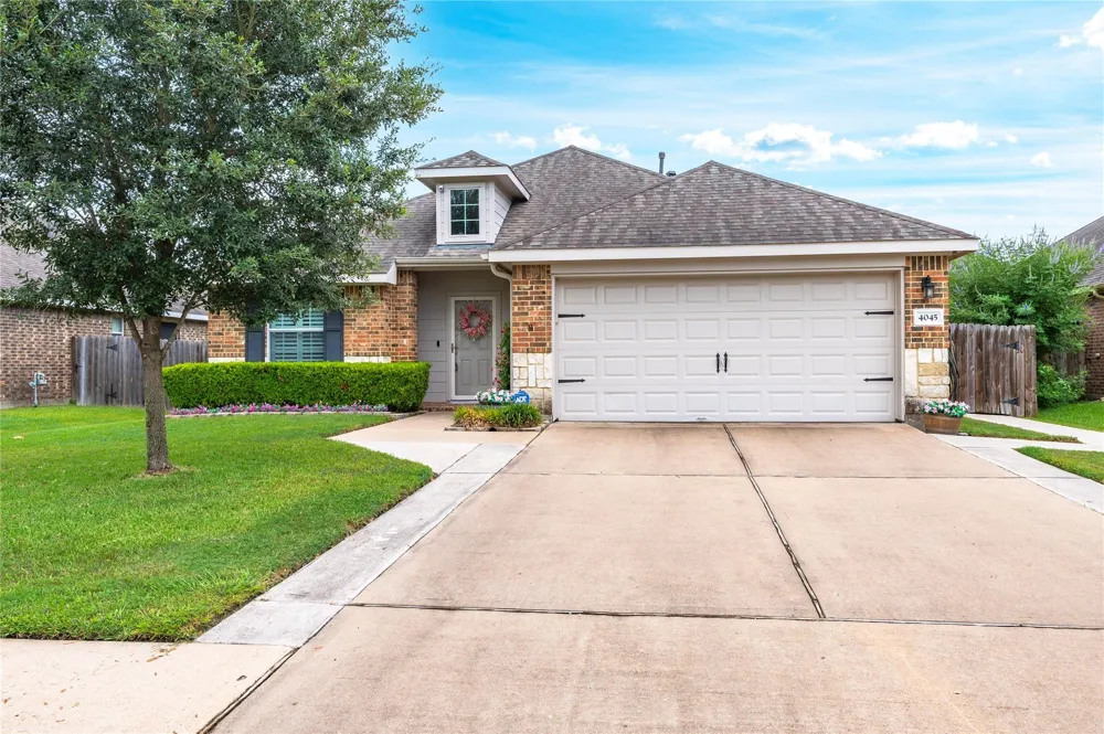 4045 Basswood Drive Dickinson, TX 77539