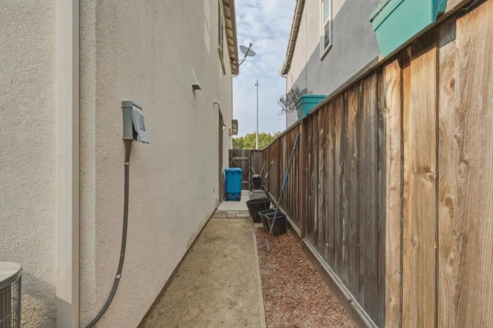 1227 Buena Vista Road Hollister, CA 95023