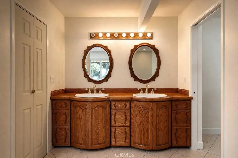 2021 Kristi Santa Ana, CA 92701