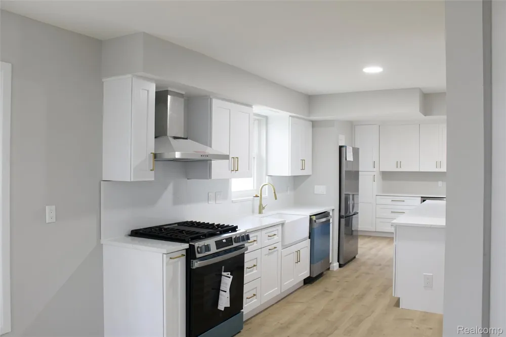 5620 Old Carriage Lane West Bloomfield Charter Township, MI 48322