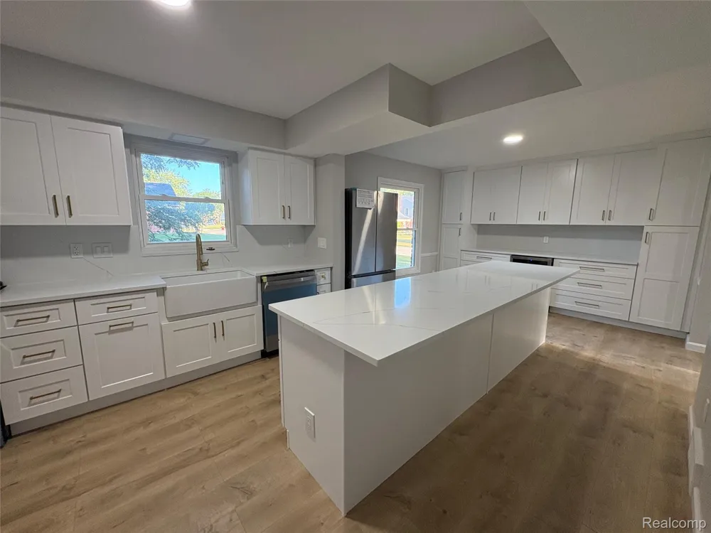 5620 Old Carriage Lane West Bloomfield Charter Township, MI 48322
