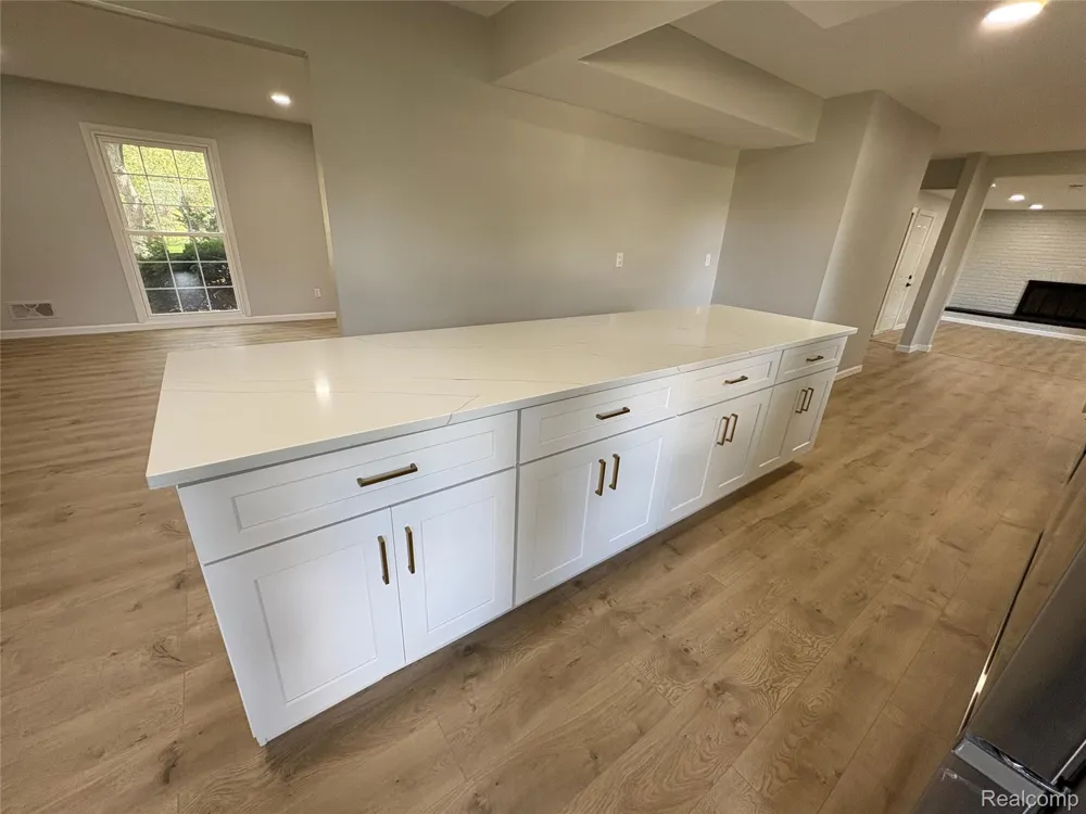 5620 Old Carriage Lane West Bloomfield Charter Township, MI 48322