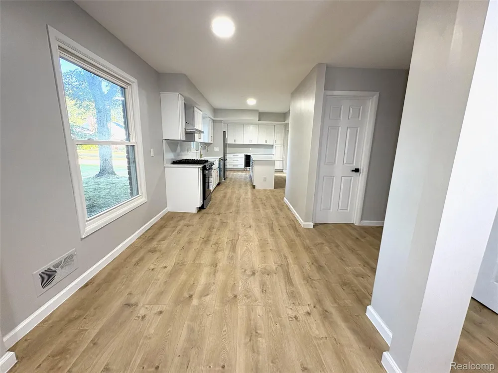 5620 Old Carriage Lane West Bloomfield Charter Township, MI 48322