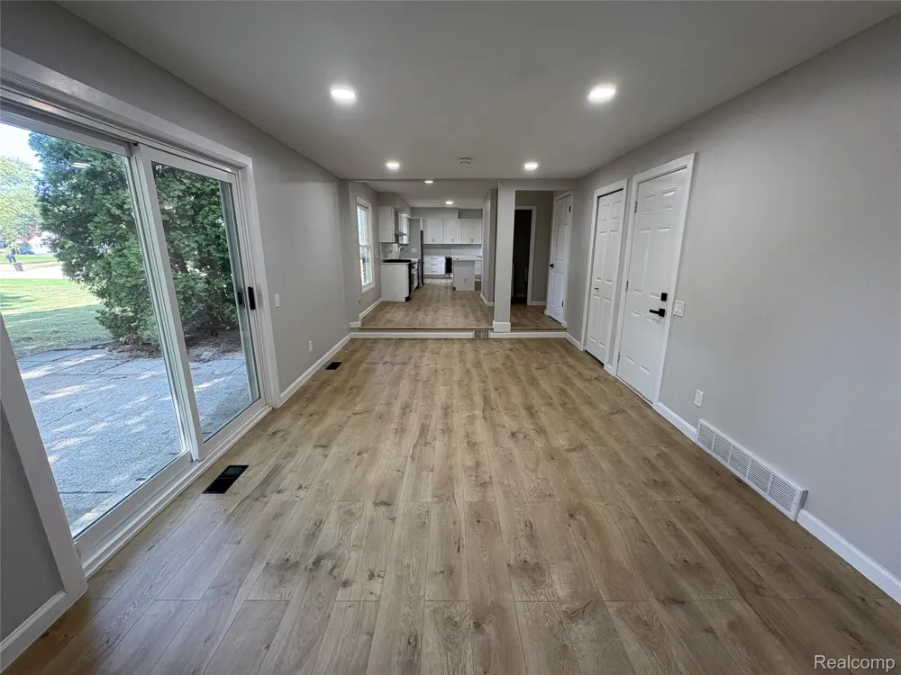 5620 Old Carriage Lane West Bloomfield Charter Township, MI 48322
