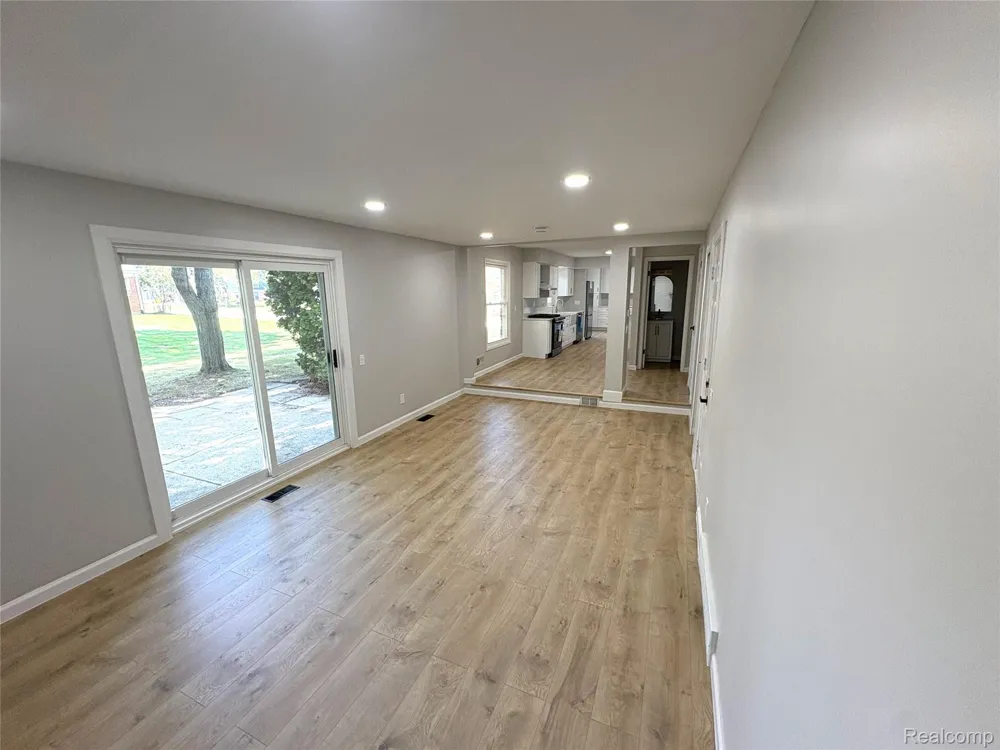 5620 Old Carriage Lane West Bloomfield Charter Township, MI 48322