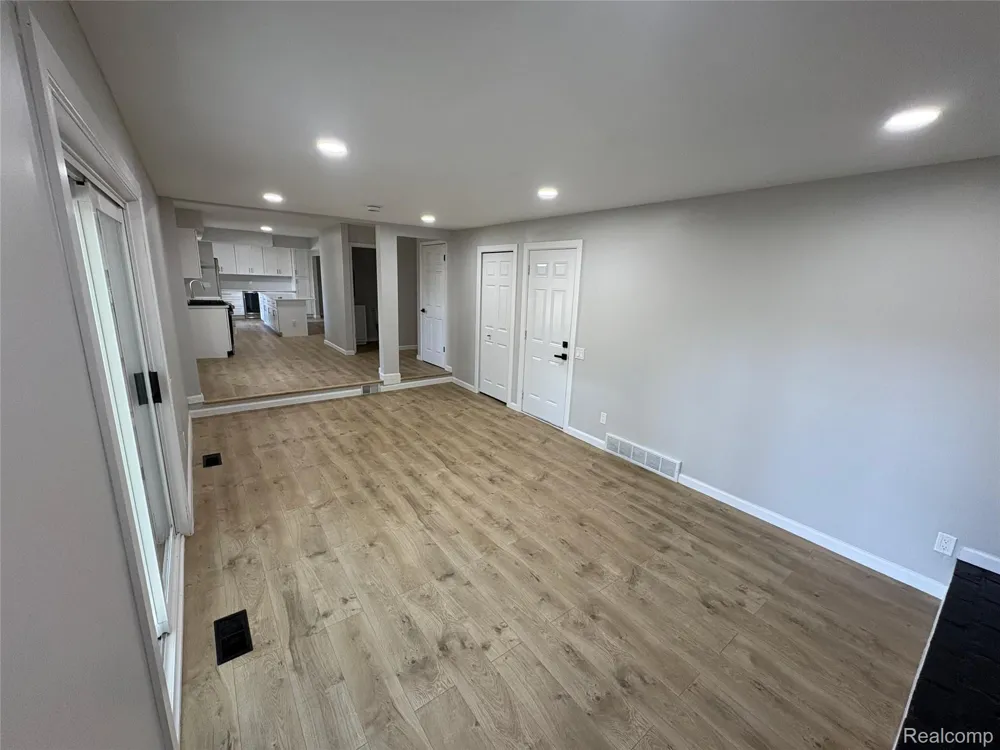 5620 Old Carriage Lane West Bloomfield Charter Township, MI 48322