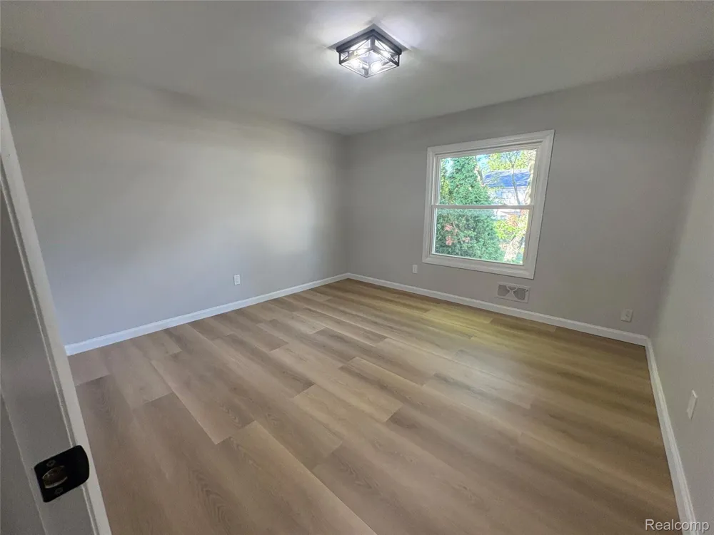 5620 Old Carriage Lane West Bloomfield Charter Township, MI 48322