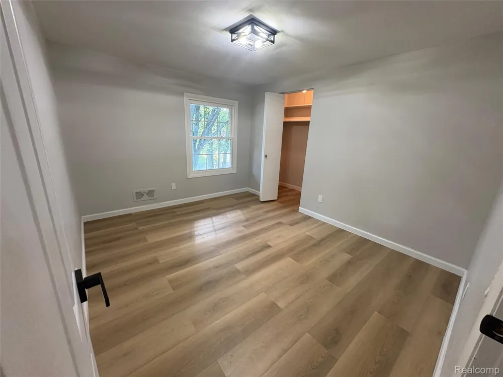 5620 Old Carriage Lane West Bloomfield Charter Township, MI 48322