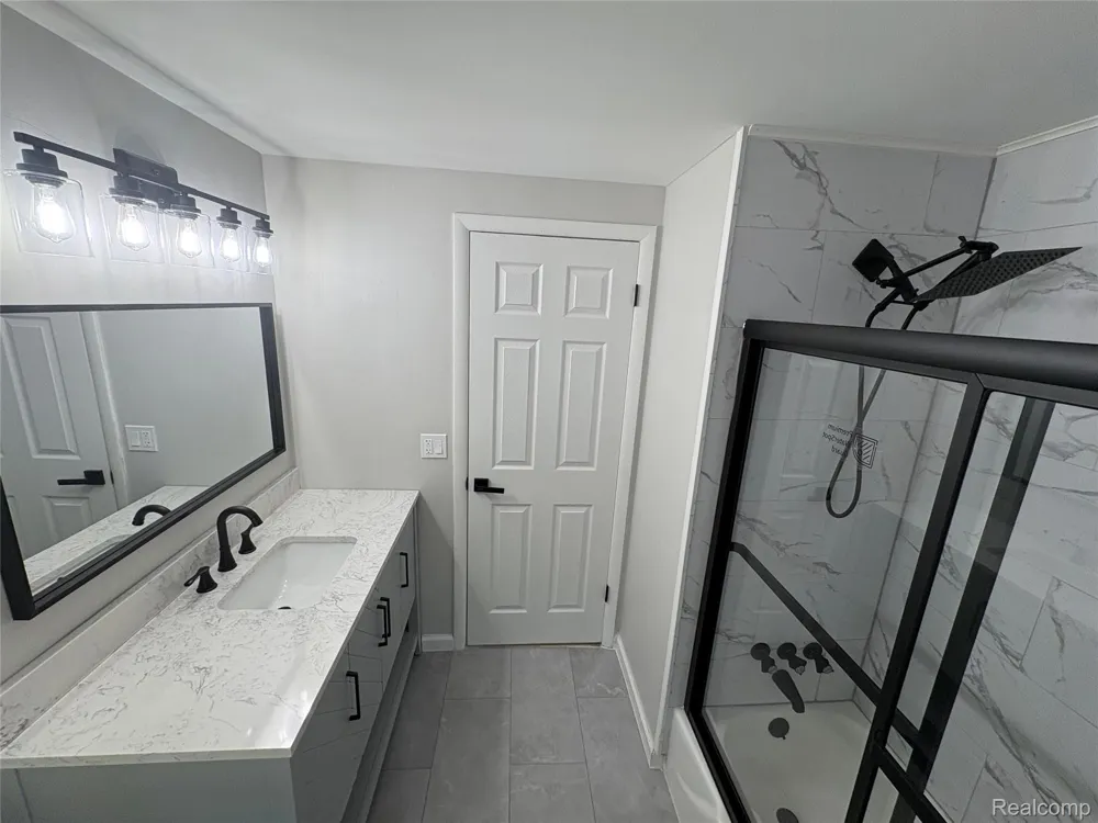 5620 Old Carriage Lane West Bloomfield Charter Township, MI 48322
