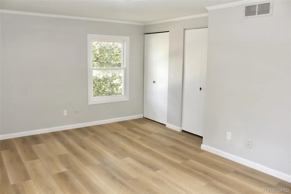 5620 Old Carriage Lane West Bloomfield Charter Township, MI 48322