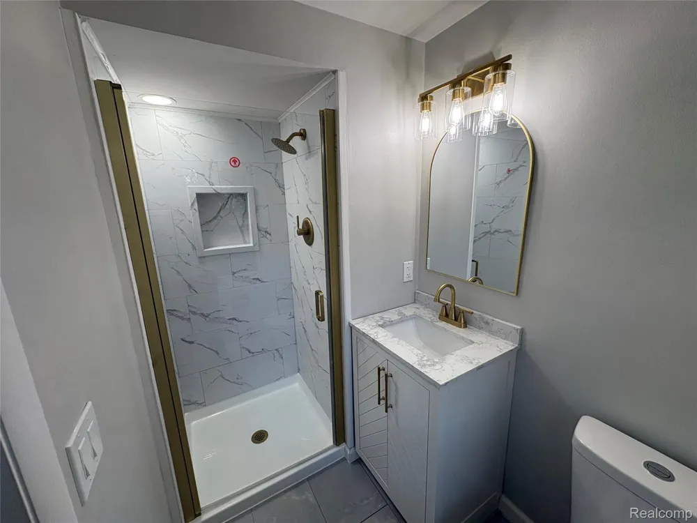 5620 Old Carriage Lane West Bloomfield Charter Township, MI 48322