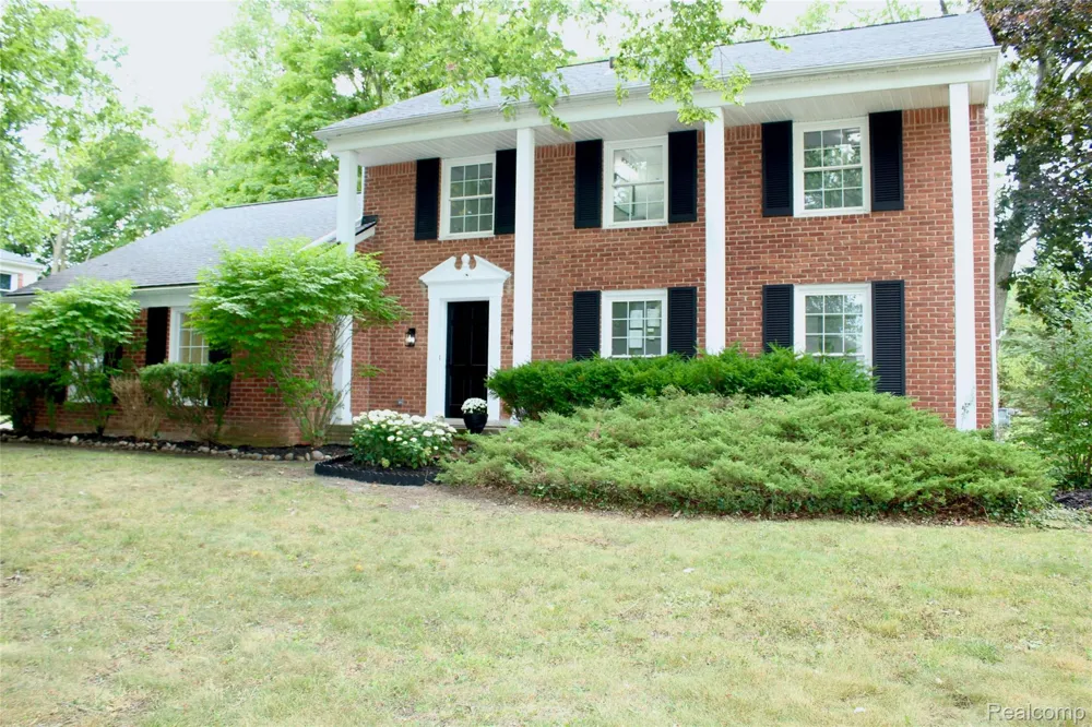 5620 Old Carriage Lane West Bloomfield Charter Township, MI 48322