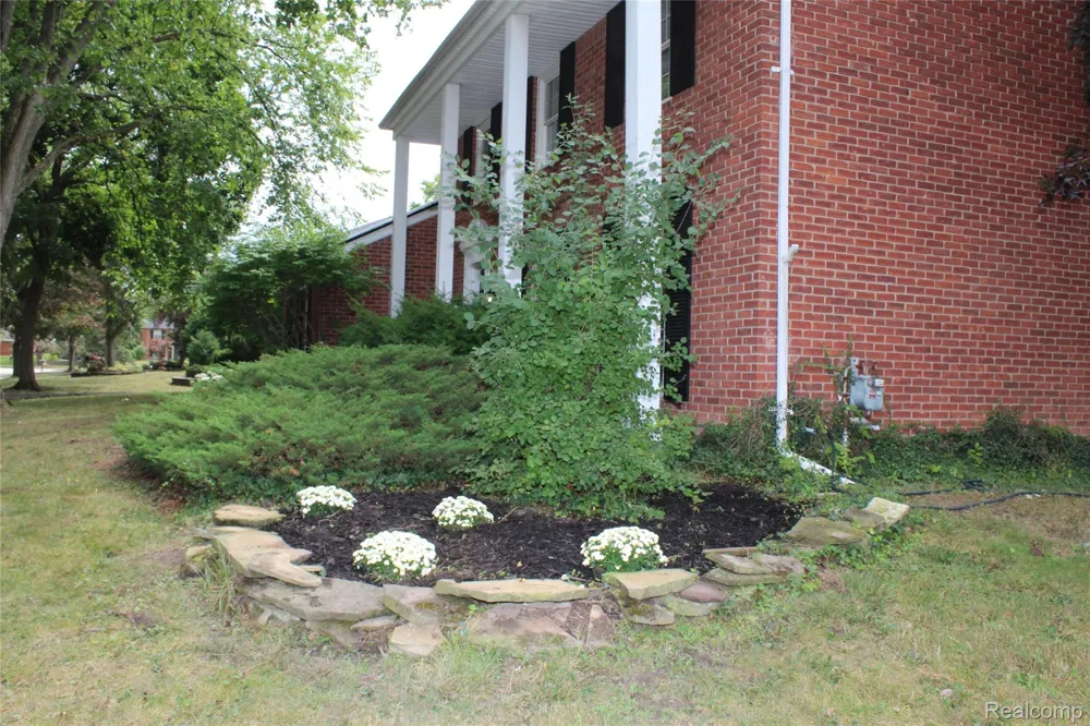 5620 Old Carriage Lane West Bloomfield Charter Township, MI 48322