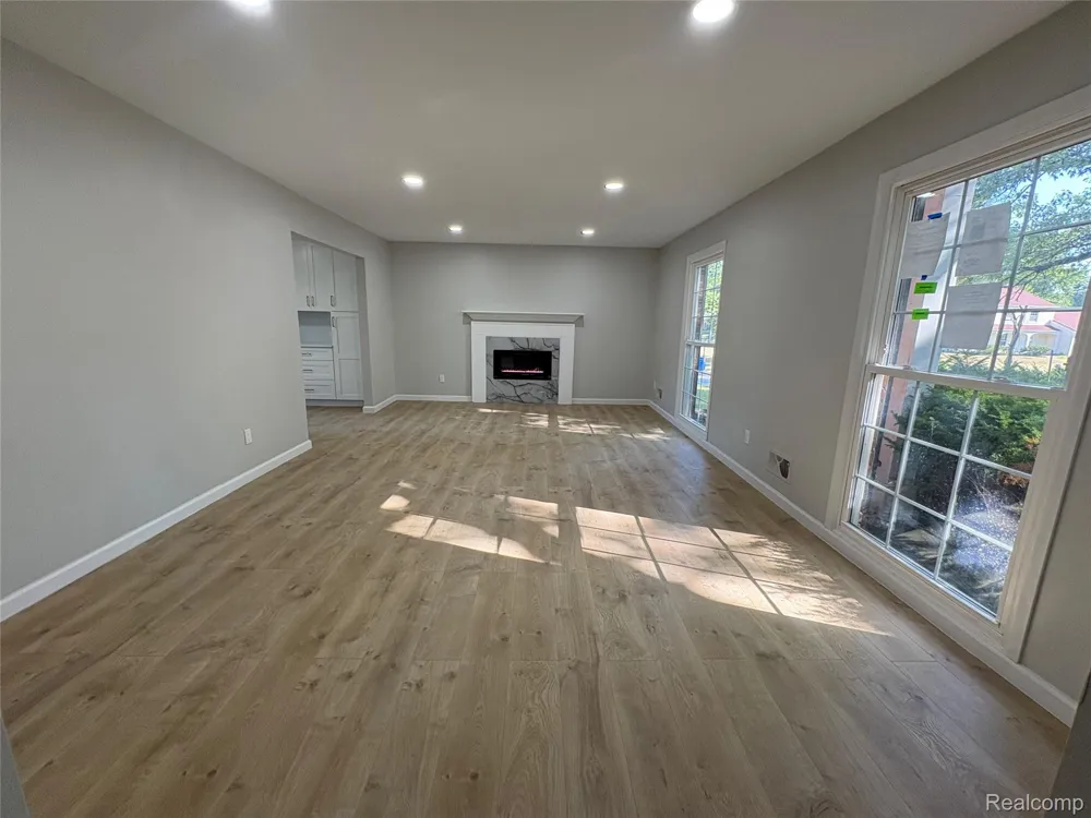 5620 Old Carriage Lane West Bloomfield Charter Township, MI 48322