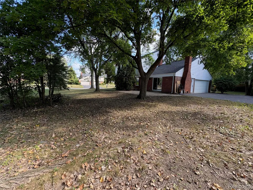 5620 Old Carriage Lane West Bloomfield Charter Township, MI 48322