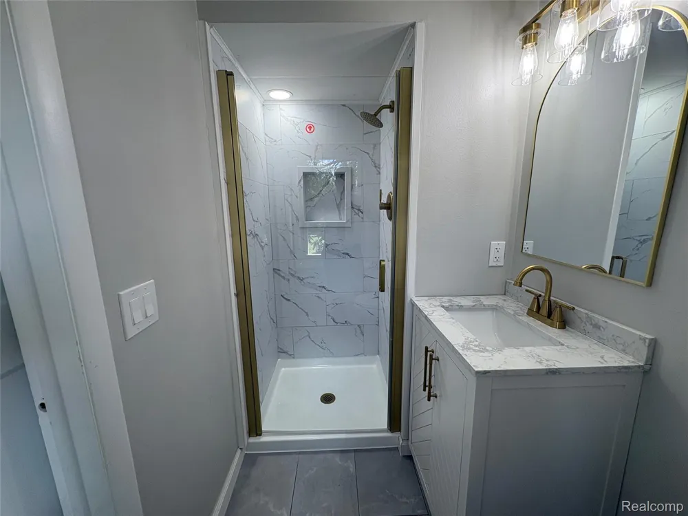 5620 Old Carriage Lane West Bloomfield Charter Township, MI 48322