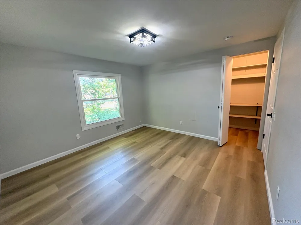 5620 Old Carriage Lane West Bloomfield Charter Township, MI 48322