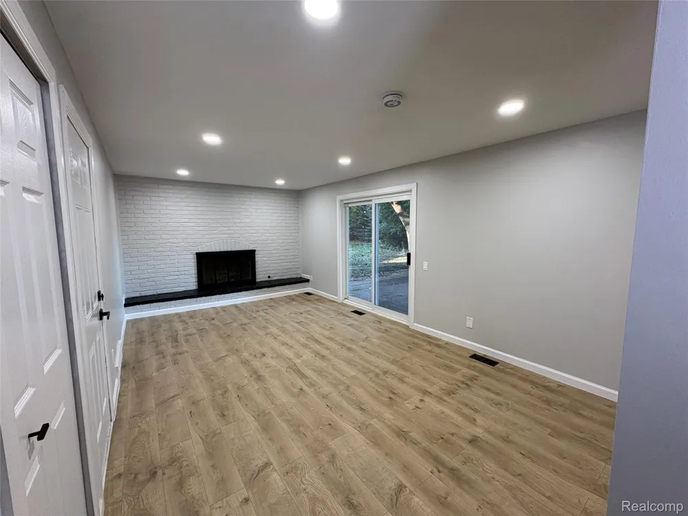 5620 Old Carriage Lane West Bloomfield Charter Township, MI 48322