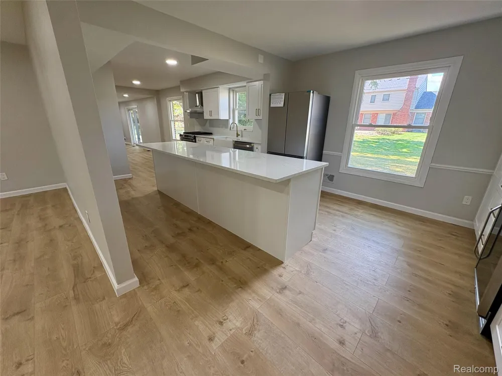 5620 Old Carriage Lane West Bloomfield Charter Township, MI 48322