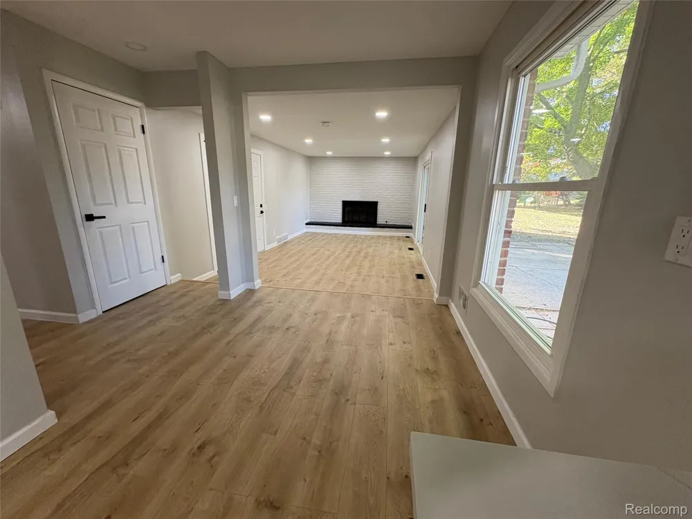 5620 Old Carriage Lane West Bloomfield Charter Township, MI 48322