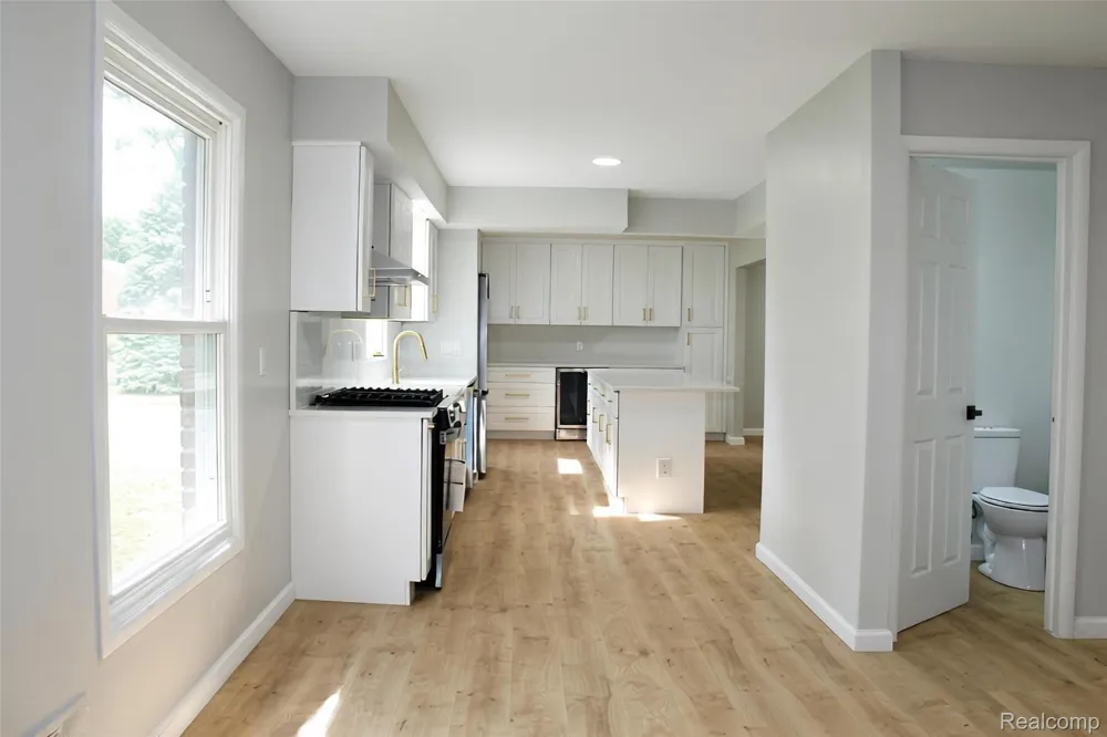 5620 Old Carriage Lane West Bloomfield Charter Township, MI 48322