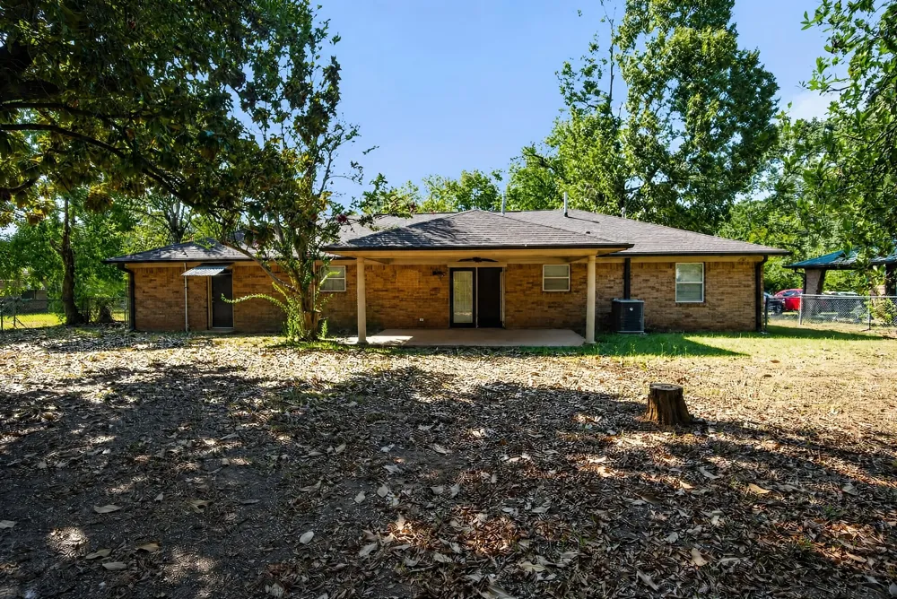 103 Clover Lane Palestine, TX 75803