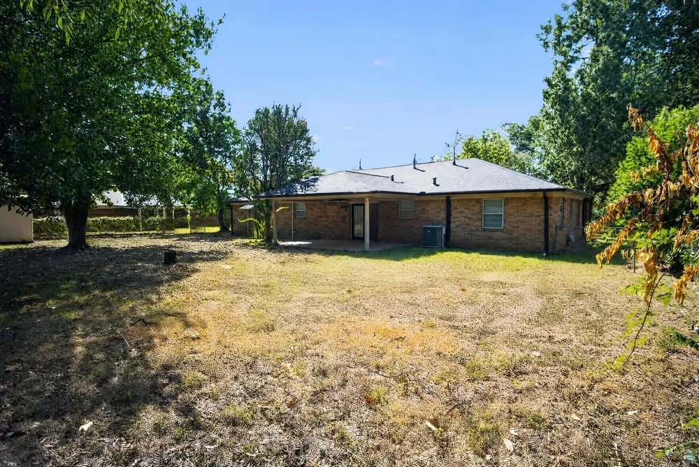 103 Clover Lane Palestine, TX 75803