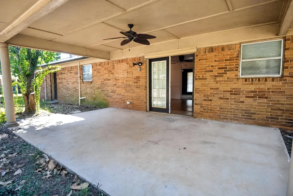 103 Clover Lane Palestine, TX 75803