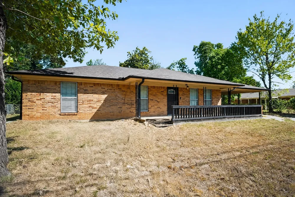 103 Clover Lane Palestine, TX 75803