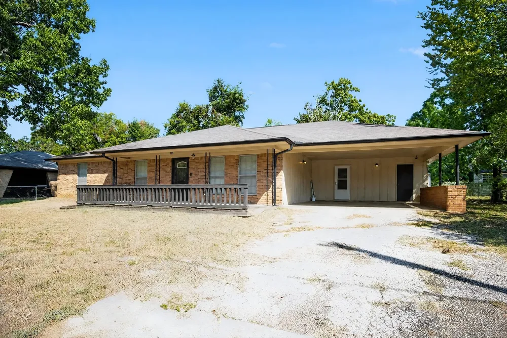 103 Clover Lane Palestine, TX 75803