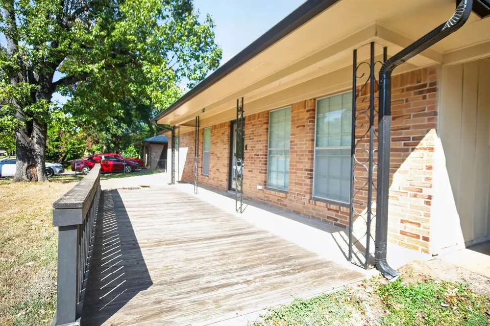 103 Clover Lane Palestine, TX 75803