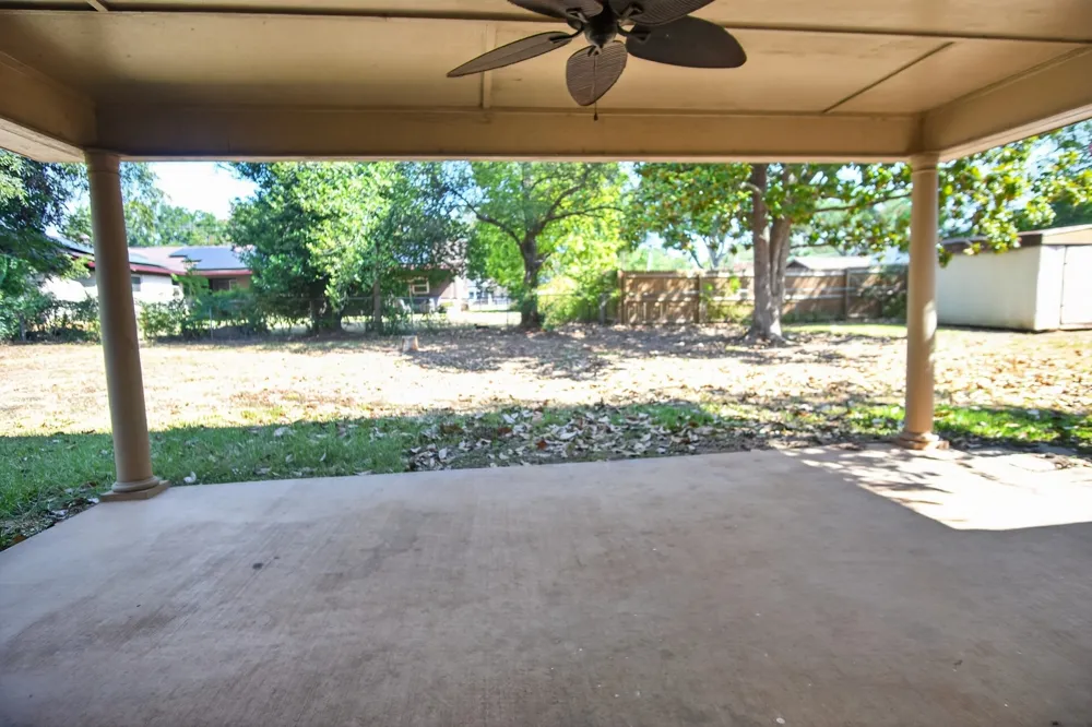 103 Clover Lane Palestine, TX 75803