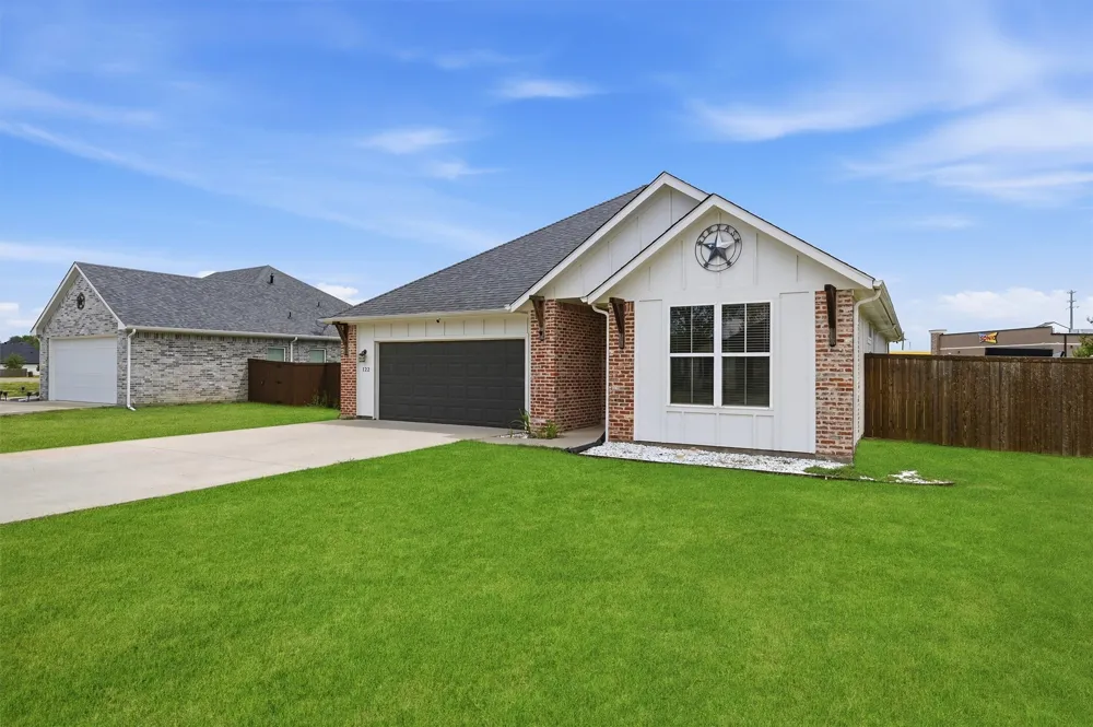 122 Alma Lane Whitewright, TX 75491
