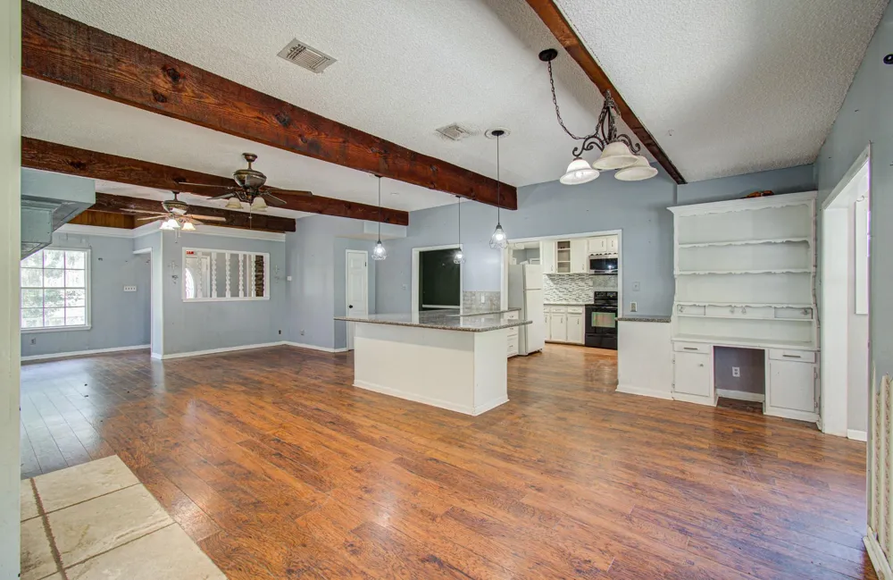 20593 Highway 105 Cleveland, TX 77328