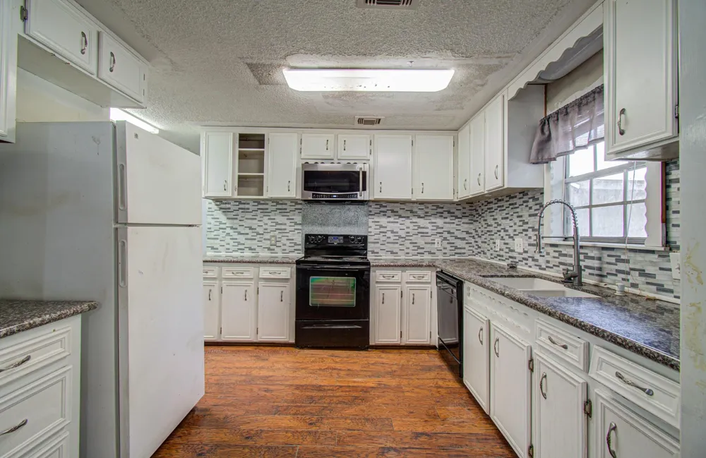 20593 Highway 105 Cleveland, TX 77328