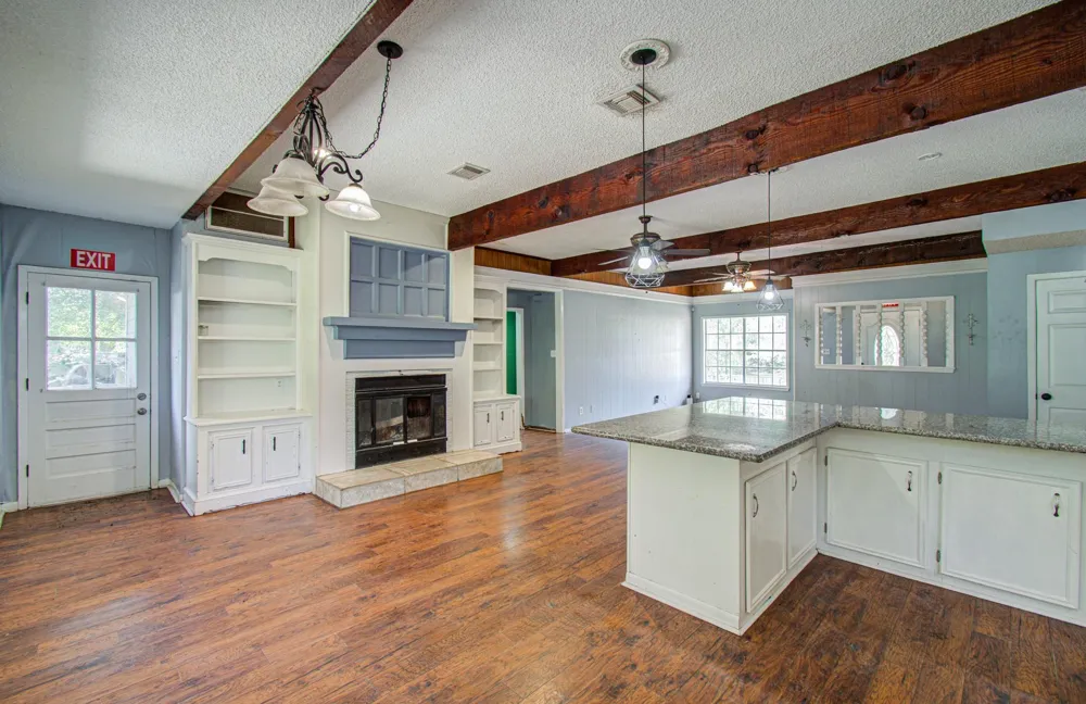 20593 Highway 105 Cleveland, TX 77328